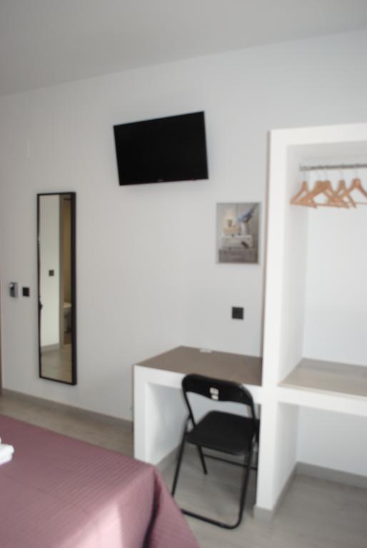 Fuencarral Rooms Μαδρίτη Δωμάτιο φωτογραφία